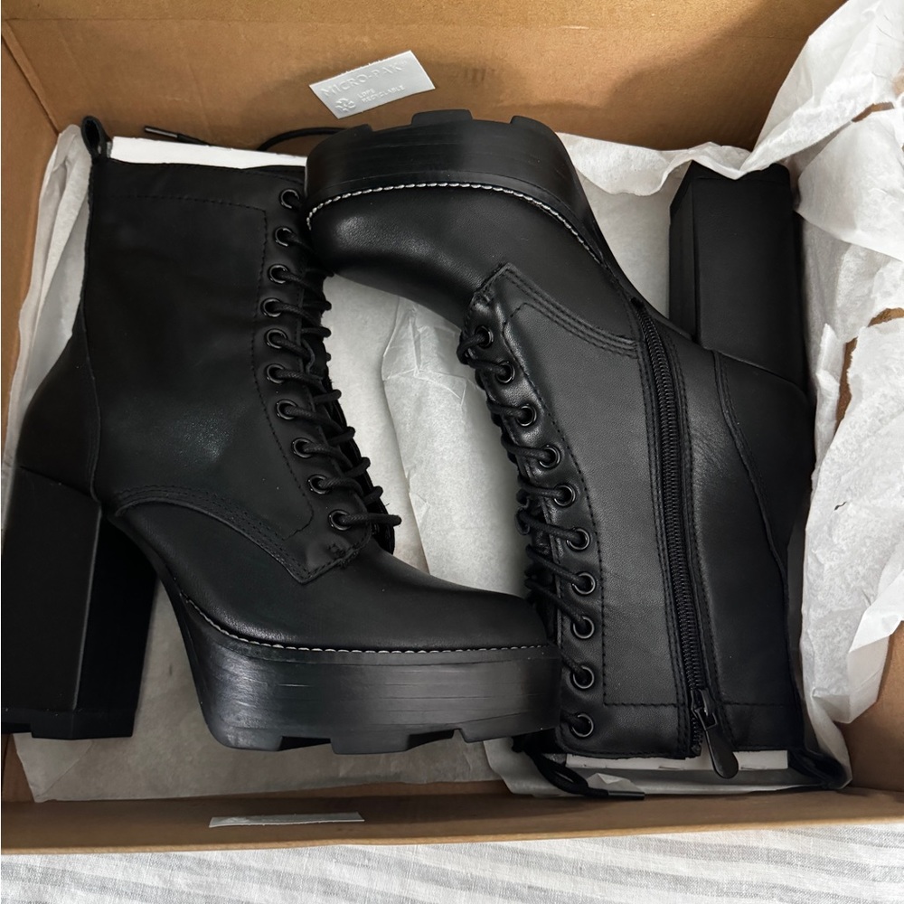 Steve Madden Alora size 6.5. Never worn.